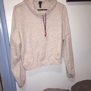 Long sleeve light gray cropped hoodie